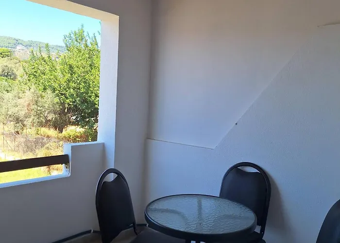 Petite Economy Lodge