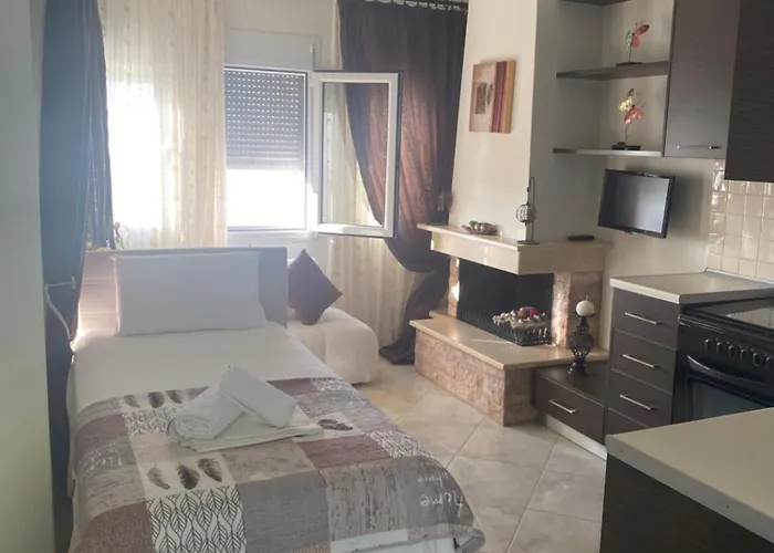 GoldenHill Studios&apartments